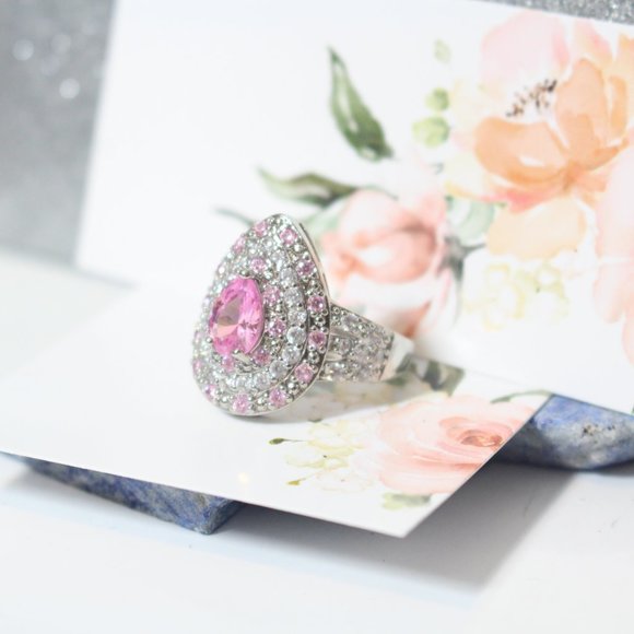 💍🤍Iced Out Pink Sapphire Pear Cubic Zirconia Cocktail Teardrop Ring💍🤍 - Picture 8 of 9